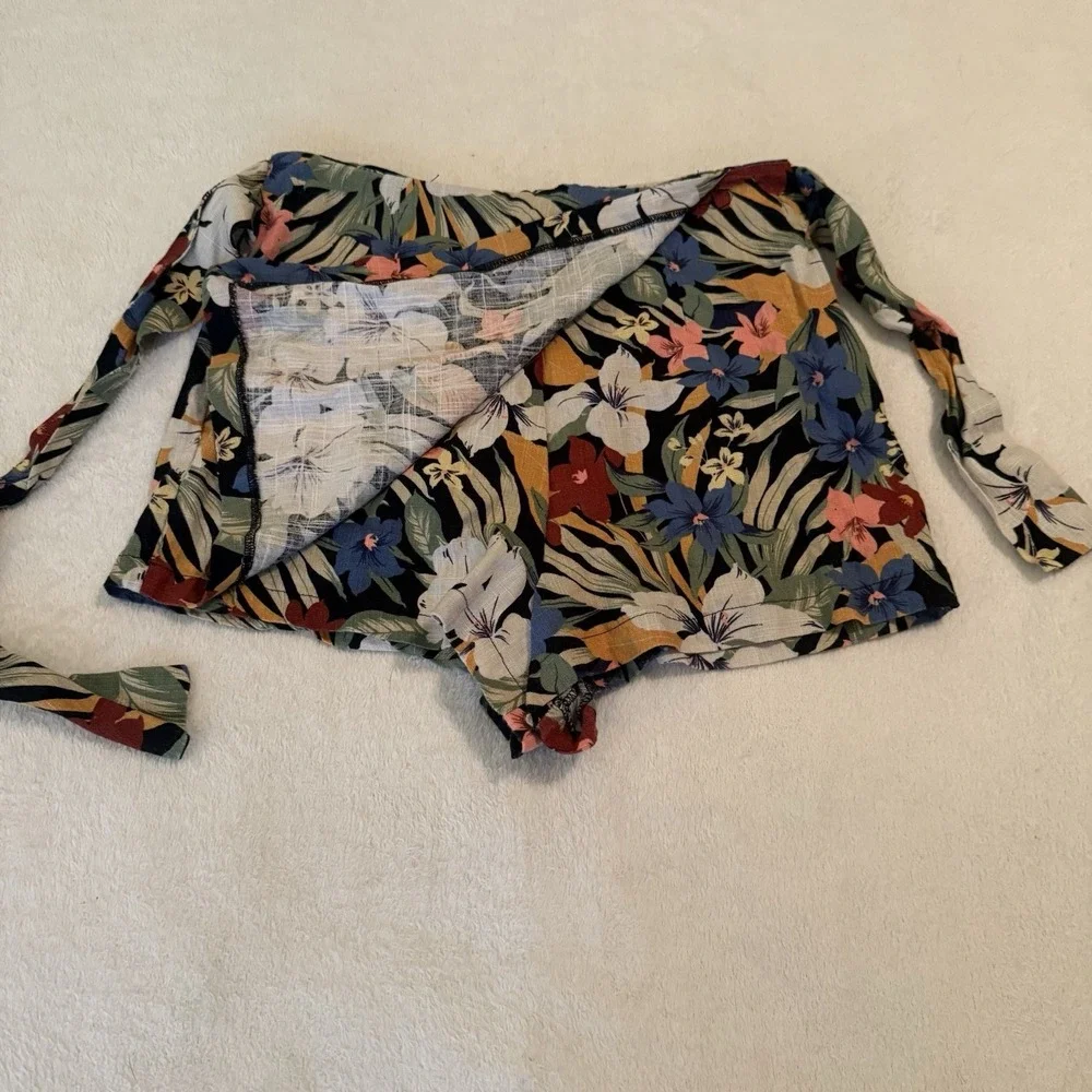 BNWT Pull and Bear Floral Belted Summer Skirt Size Womens Small